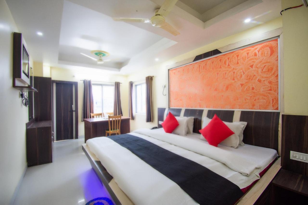 Capital O 67892 Hotel Sujata Tarapith Extérieur photo