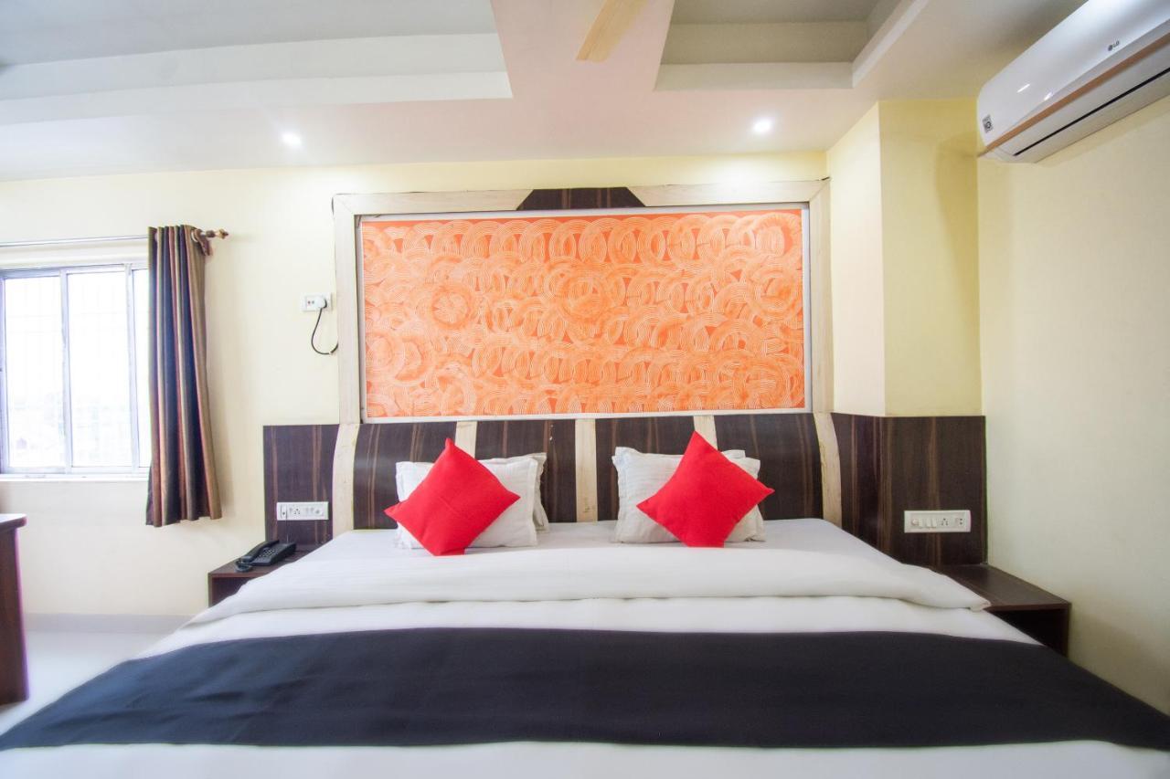 Capital O 67892 Hotel Sujata Tarapith Extérieur photo